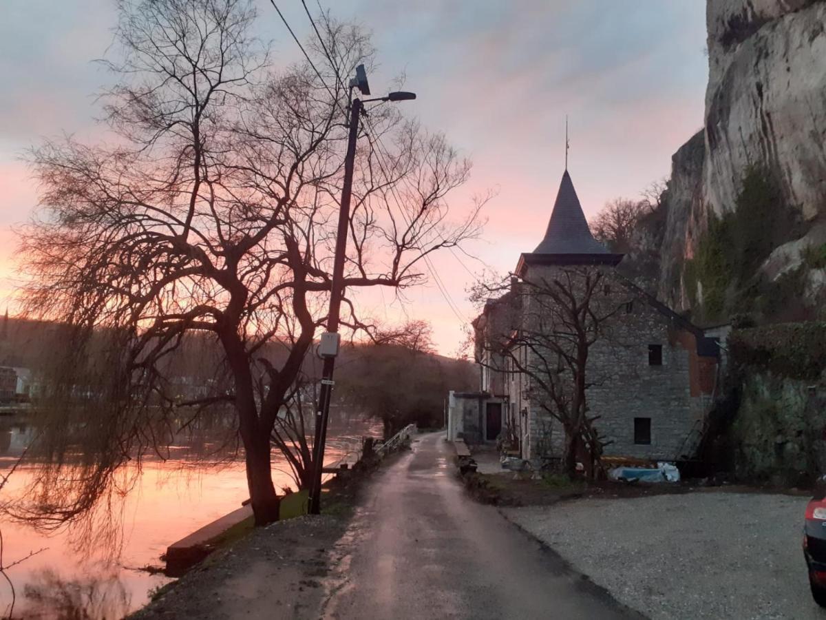 Pieds Dans L'Eau Private Wellness Bordure De Meuse Villa Lustin Eksteriør bilde