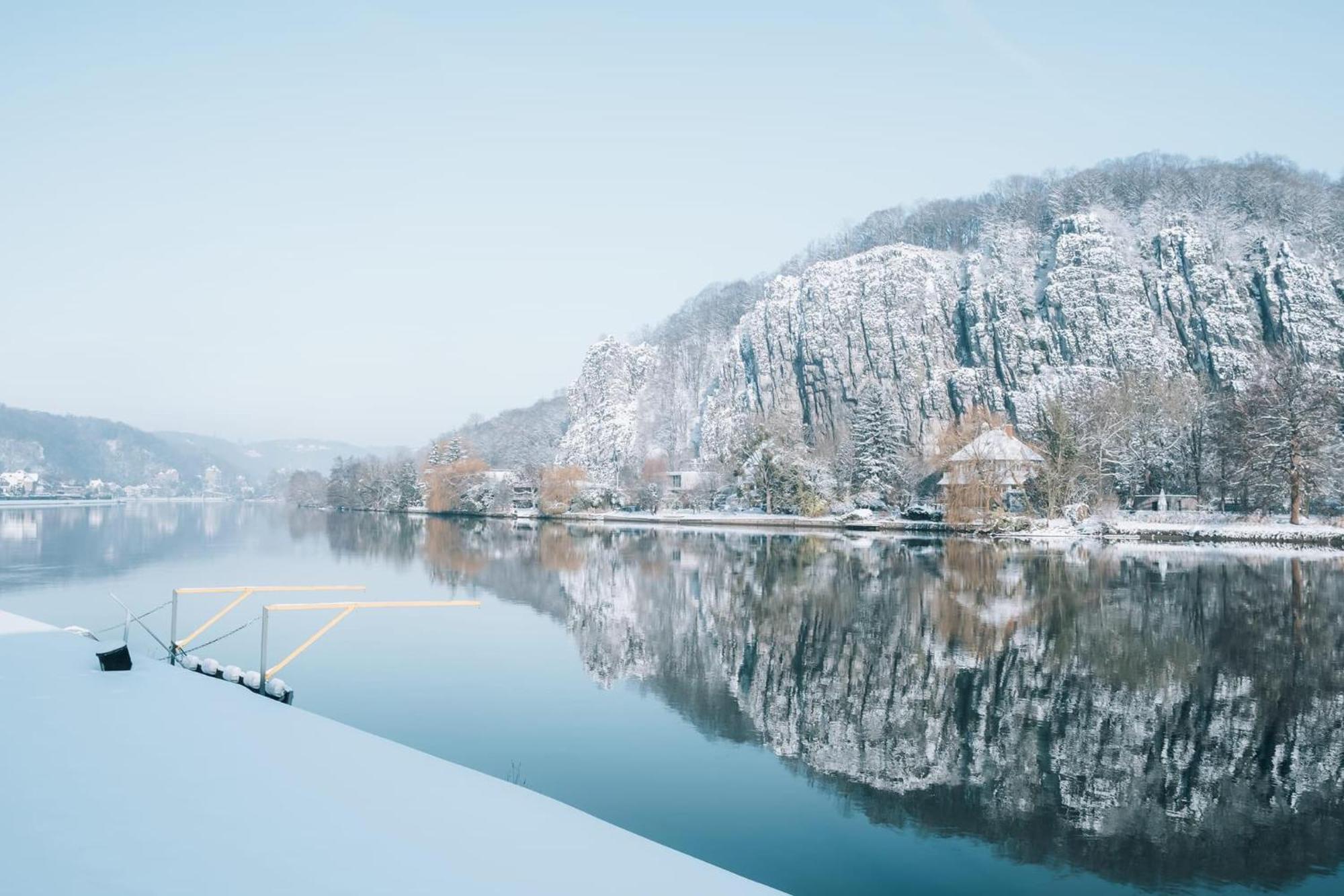 Pieds Dans L'Eau Private Wellness Bordure De Meuse Villa Lustin Eksteriør bilde