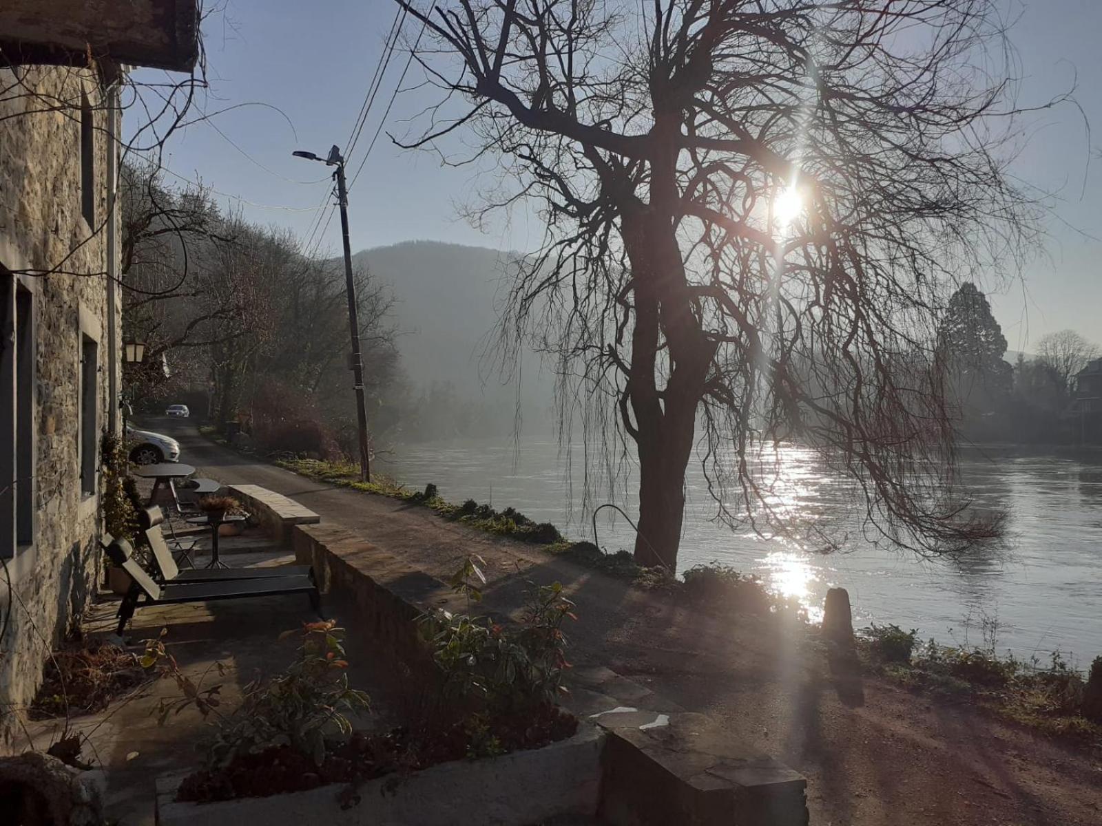 Pieds Dans L'Eau Private Wellness Bordure De Meuse Villa Lustin Eksteriør bilde
