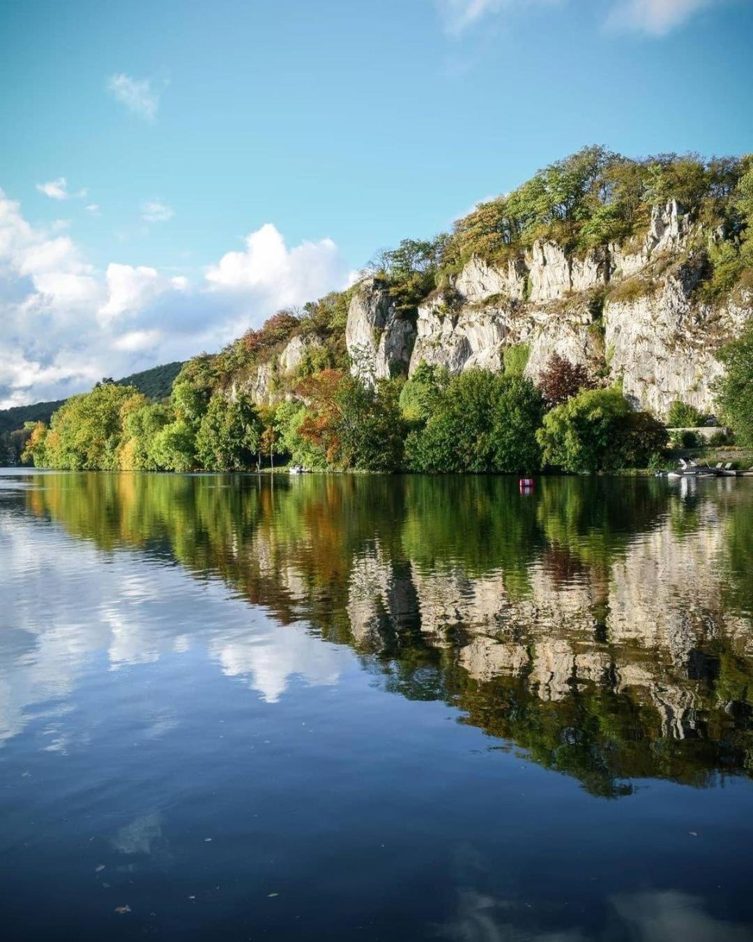 Pieds Dans L'Eau Private Wellness Bordure De Meuse Villa Lustin Eksteriør bilde