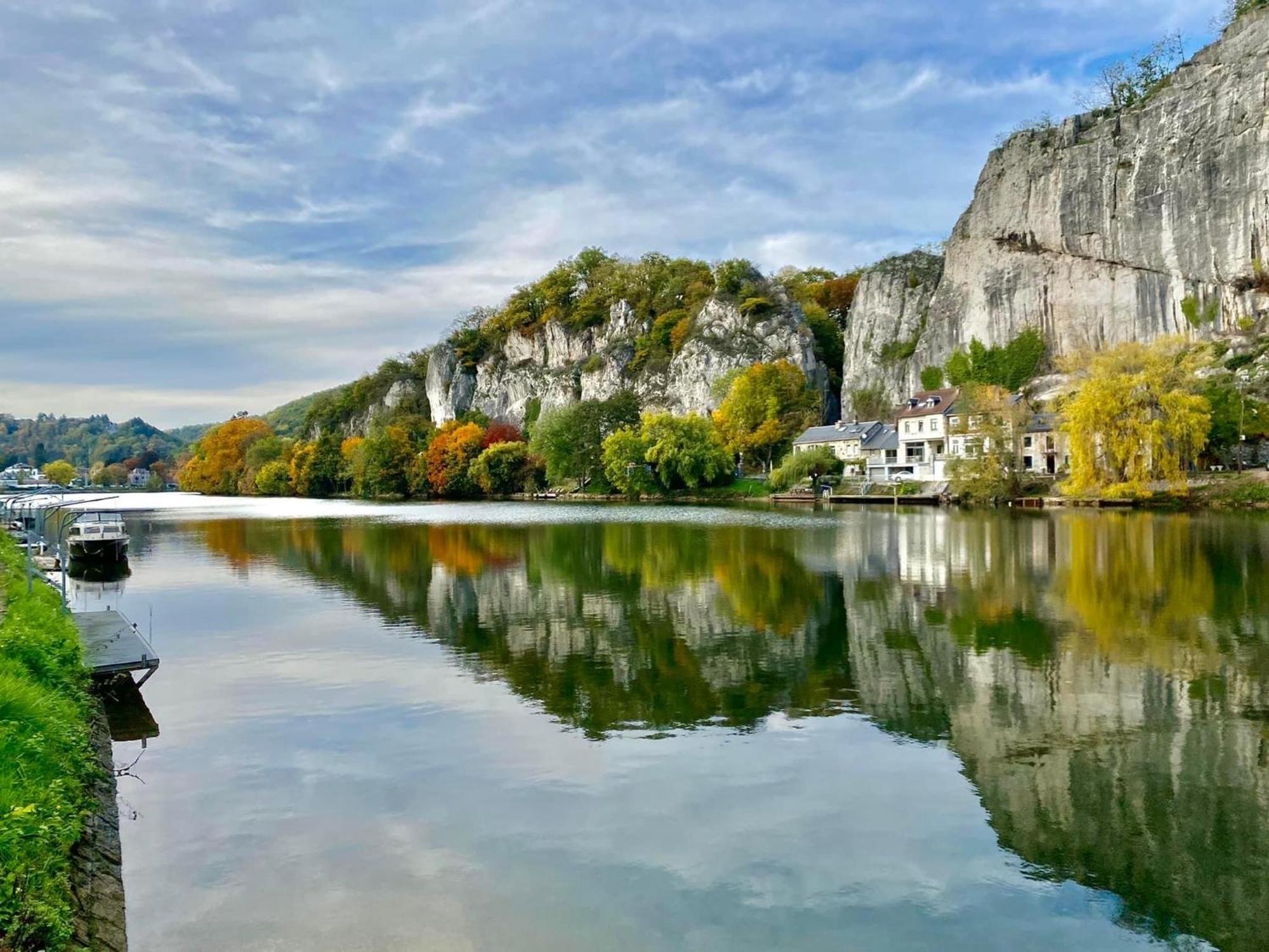 Pieds Dans L'Eau Private Wellness Bordure De Meuse Villa Lustin Eksteriør bilde