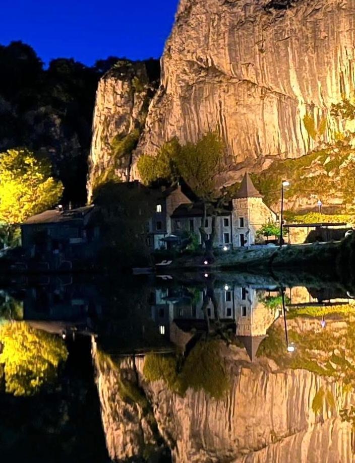 Pieds Dans L'Eau Private Wellness Bordure De Meuse Villa Lustin Eksteriør bilde